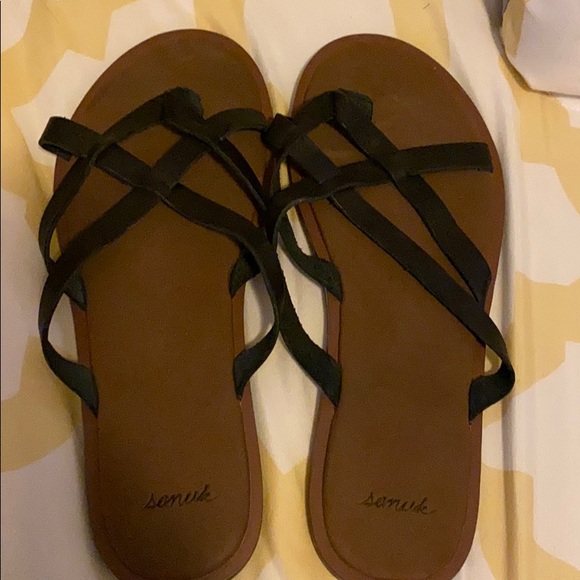 sanuk strappy sandals